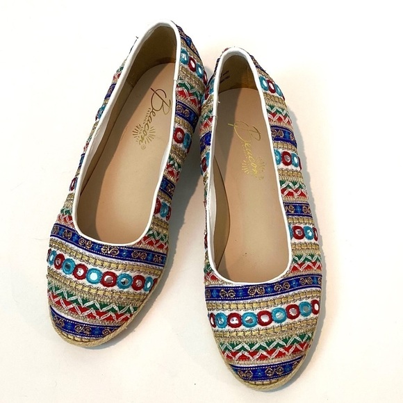 Embroidered Indian style slip on shoes - Picture 1 of 9